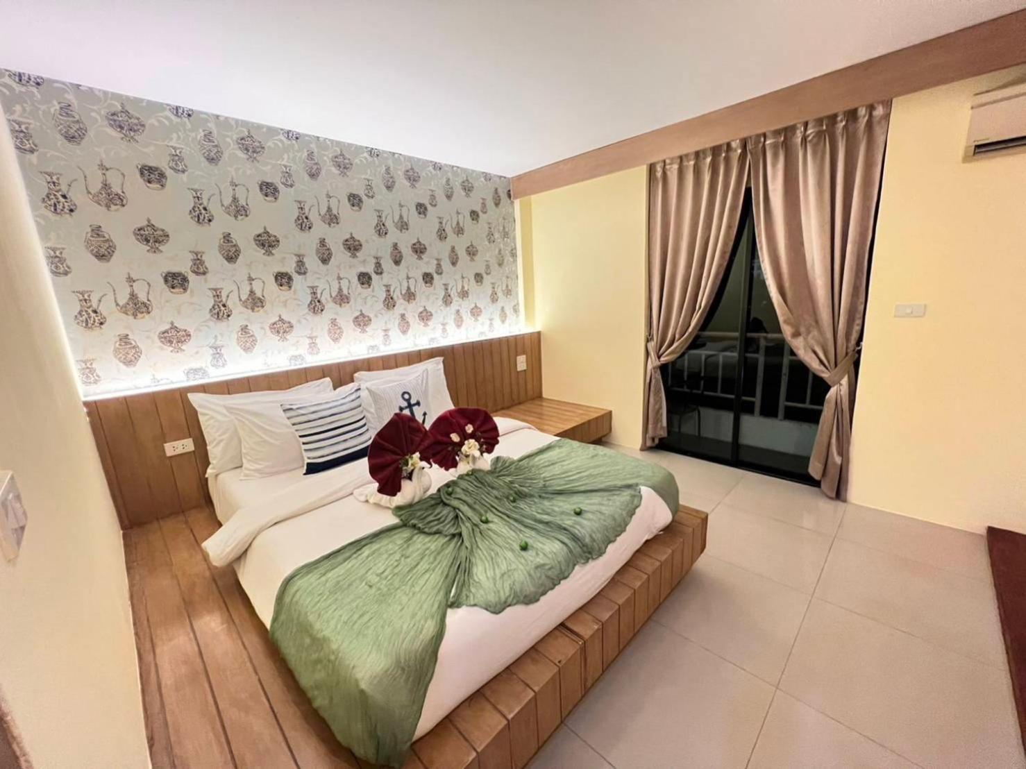 The Chilli By Golden Ray Hotell Patong Exteriör bild