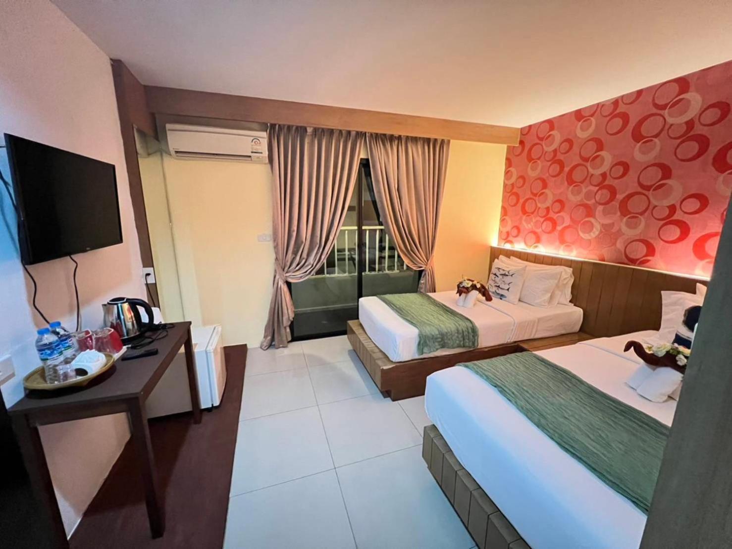 The Chilli By Golden Ray Hotell Patong Exteriör bild